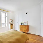 Buttes Chaumont Charming Apartment For 4 People