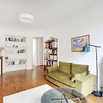 Buttes Chaumont Charming Apartment For 4 People
