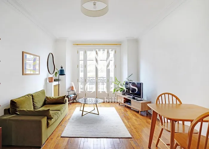 Buttes Chaumont Charming Apartment For 4 People