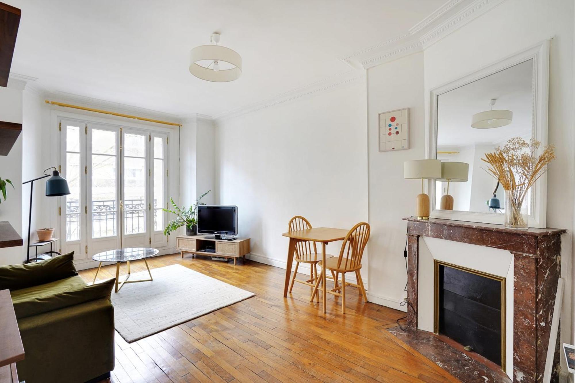 Buttes Chaumont Charming For 4 People * Parijs